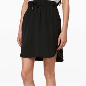 LIKE NEW On The Fly Skirt sz 8